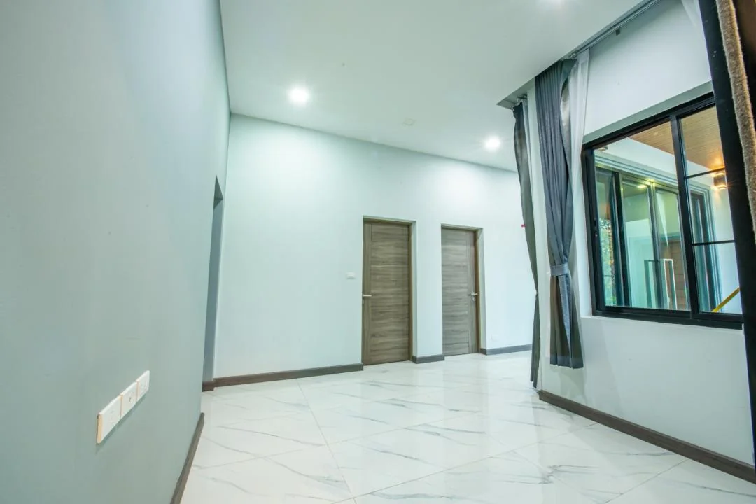 Airport pool villa 1