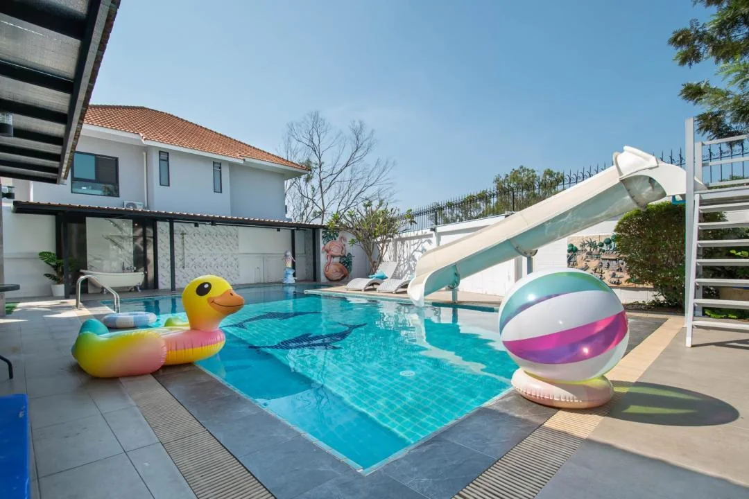 D Smile Pool 37