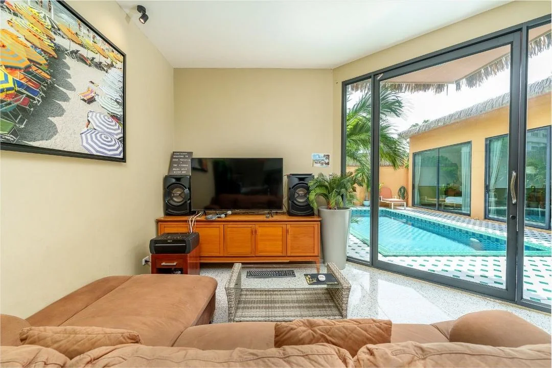 4 BEDROOM TIKI LOUNG 1